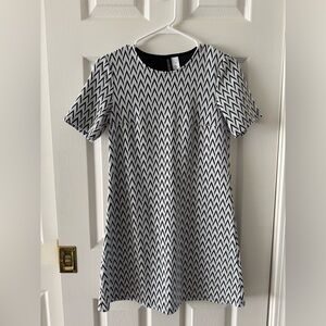 H&M Black and White Chevron A-Line Short Sleeve Dress